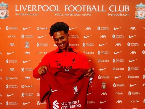 Carvalho ra mắt Liverpool, hạnh phúc nhận số áo của Gerrard