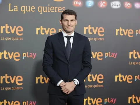 Casillas phản ứng khi bị đồn hẹn hò Shakira