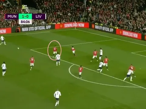 'Có sự thiếu nhất quán giữa Bissaka và Pereira'