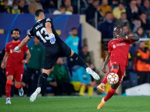 Lộ mặt "điệp viên" đưa Liverpool vào chung kết