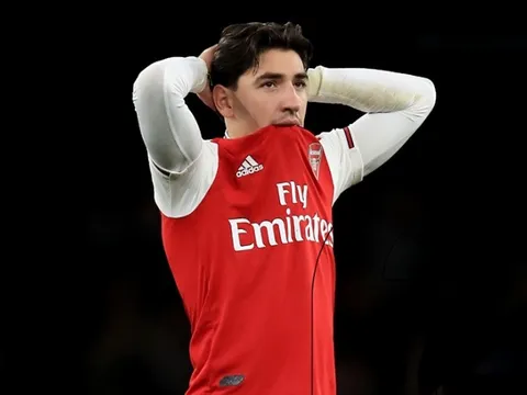 'Tôi chẳng biết nói sao, làm gì thì Arsenal cũng không thể thắng'