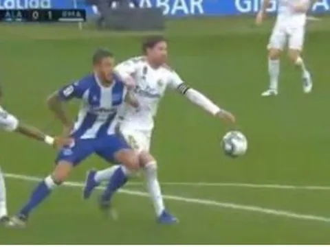 "Khuỷu tay của Ramos đã tìm đến ngay khuôn mặt của Joselu!"