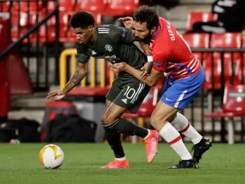 HLV Granada không thể nuốt trôi thất bại trước Man Utd