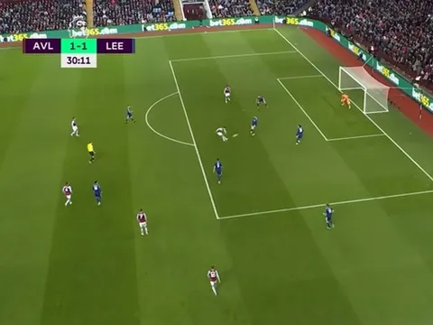 "Họ đã nghĩ gì khi cho Chelsea hưởng penalty trong tình huống đó?"