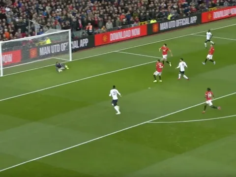 Solskjaer: "Điều đó đã khiến tôi phải thay đổi hệ thống của Man Utd"