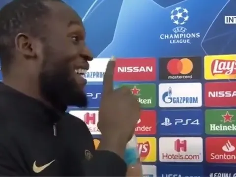 Phải chăng Lukaku tịt ngòi ở Man Utd là vì... hàng thủ quá kém?