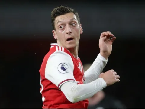 Đối tác có mặt tại London, đã rõ tương lai "phù thủy thất sủng Arsenal"
