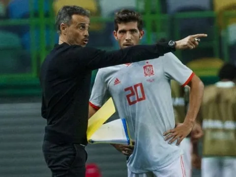 "Cậu ấy có khả năng hạ gục đối thủ và tung ra đường chuyền sát thương..."