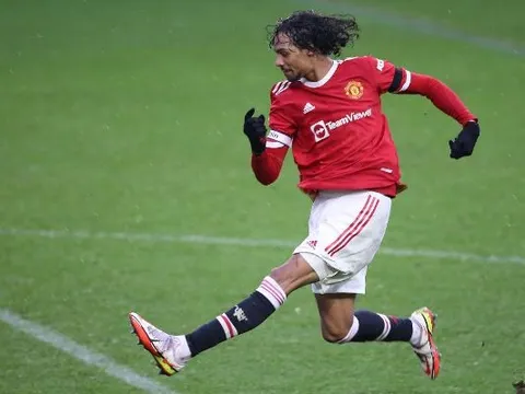 "Cậu ấy là một triển vọng thú vị nhưng ở Man Utd quá lâu"
