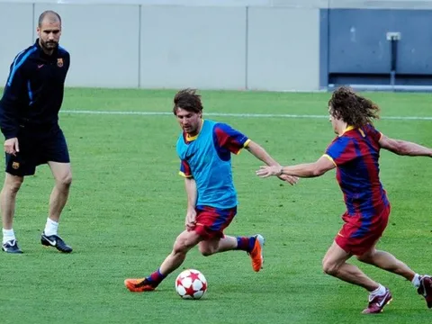Câu chuyện mang tính biểu tượng của Messi trên sân tập Barca