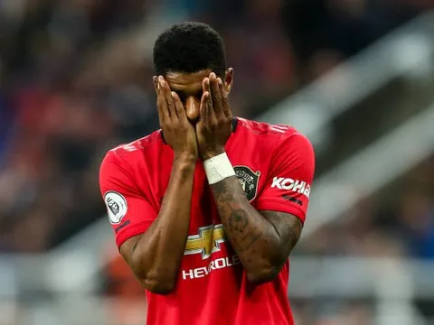 Cậu em nhà Longstaff nổ súng, Man United chỉ còn cách nhóm xuống hạng 2 điểm