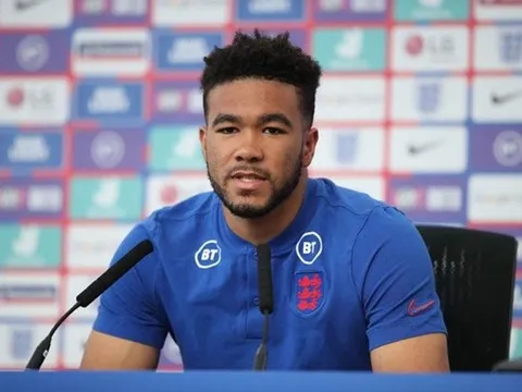 Cầu thủ Chelsea từng nói gì về Sterling?