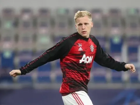 "Cầu thủ Man Utd đá không nổi viên bi, và cậu ấy vẫn không được chọn"