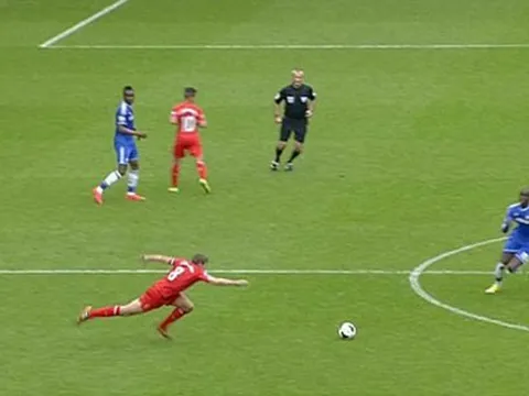 "Cầu thủ Man Utd đó chẳng thể sánh với Gerrard"