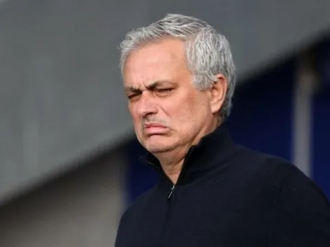 Cầu thủ Spurs ăn mừng khi Mourinho ra đi, chỉ 5 người buồn bã