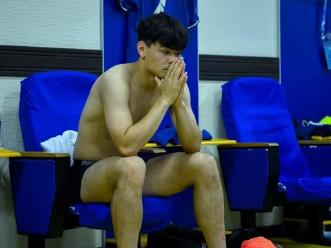 Cầu thủ và BHL Thái Lan thất thần, mặt tiu nghỉu sau khi bị loại