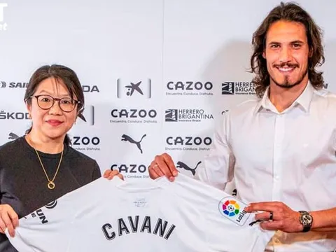 Cavani ra mắt Valencia hoành tráng