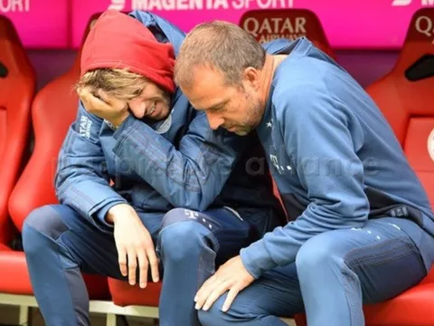 Cay đắng! Không được ra sân, sao Bayern khóc nấc trên ghế dự bị