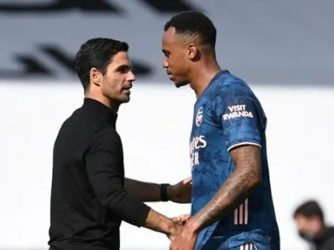 CĐV Arsenal: "Bán đi cậu ấy là ngu ngốc"