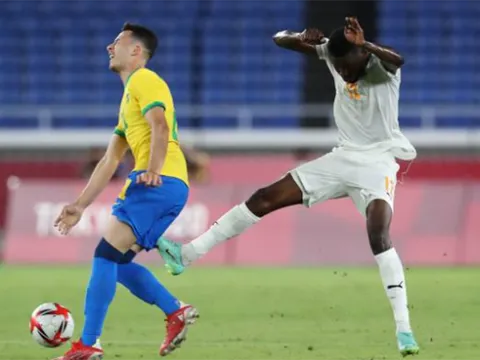 CĐV Arsenal: 'Martinelli thật dại khờ trong pha bóng đó'