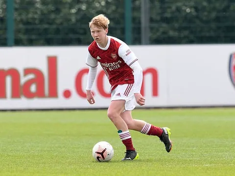 CĐV Arsenal phát cuồng, so sánh sao 17 tuổi với Fabregas