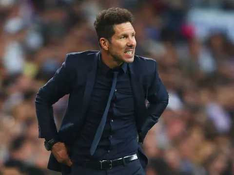 CĐV Atletico: "Yếu đuối và bất lực, hắn ta ở lại đội bóng quá lâu rồi đấy!"