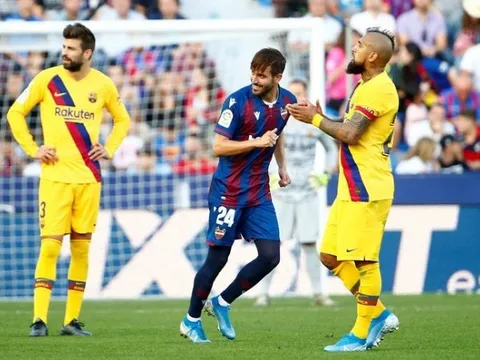 CĐV Barca phẫn nộ: "Lười biếng và ngu si, hắn ta biến họ thành một tập thể thụ động"