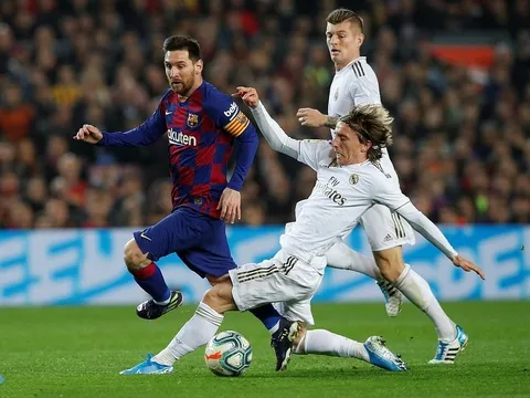 CĐV Barca: "Quá tuyệt vọng, đã đến lúc hắn ta nên ra đi thanh thản!"