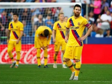 CĐV Barca: "Siêu nhân, làm ơn hãy đến và cứu lấy chúng tôi với!"