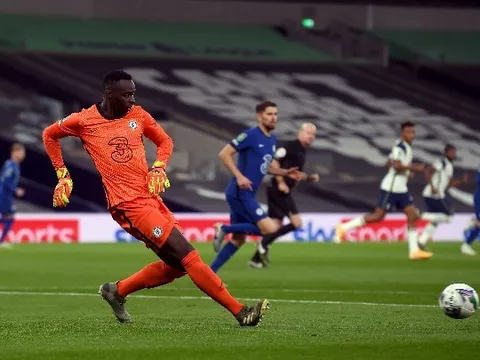 CĐV Chelsea: "Cậu ấy thật tuyệt vời; Ông chủ khu cấm địa"