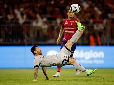 CĐV đối thủ hô vang tên Messi