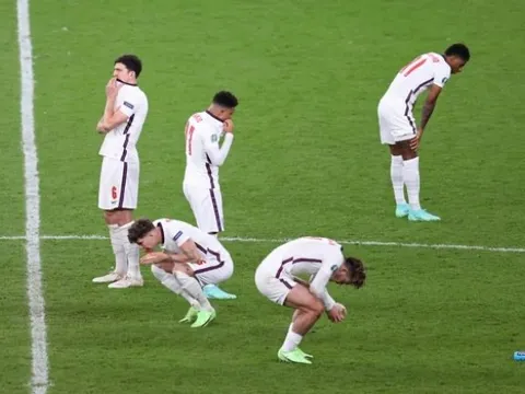 CĐV kích động nhắm vào Rashford sau trận chung kết EURO 2020