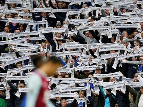 CĐV Leicester tưởng niệm cố chủ tịch Thái Lan và những khoảnh khắc ấn tượng vòng 9 NHA