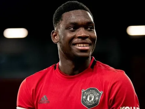 CĐV Man United: "Loại bỏ Harry Maguire rồi để cậu nhóc tài năng đó ra sân"
