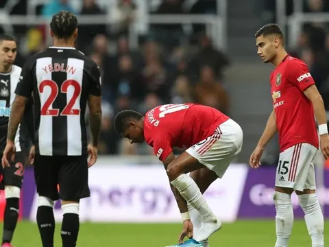 CĐV Man Utd điên tiết: "Hủy hợp đồng và bán đứt cái tên đó đi"