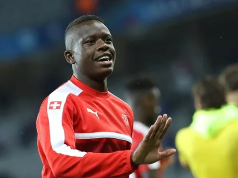 CĐV Man Utd phấn khích: 'Mua ngay. Cậu ta giỏi hơn Fred và Matic'