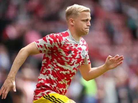 CĐV Man Utd: "Thời của Van de Beek đã đến"
