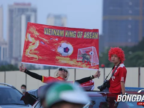 CĐV nhuộm đỏ Mỹ Đình, hô vang "Việt Nam là vua Đông Nam Á"