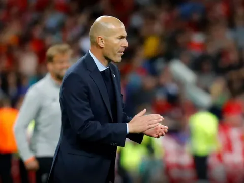 CĐV Real: "Zidane điên rồi, chúng ta cần một HLV mới"
