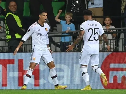 CĐV Sheriff ăn mừng cùng Ronaldo