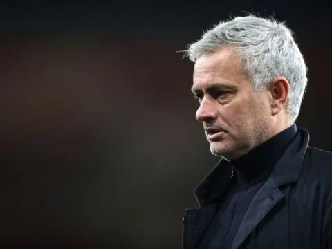 CĐV Spurs "cầu xin" Mourinho không tung 1 ngôi sao vào sân