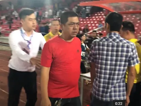 CĐV tấn công trọng tài FIFA từng có tiền án năm 2012