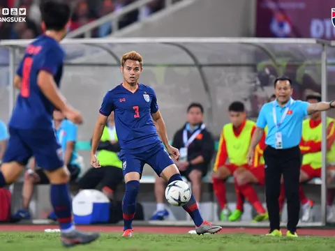 CĐV Thái Lan: "Trận đấu quá căng thẳng. Trọng tài thật đẹp trai"