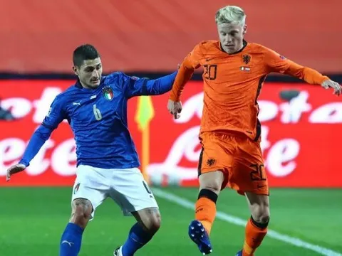 CĐV Man United: "De Beek ghi bàn nhưng vẫn phải dự bị cho tên vô dụng đó"