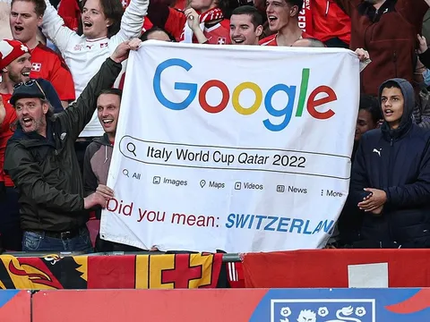CĐV Thụy Sĩ chế nhạo tuyển Italy