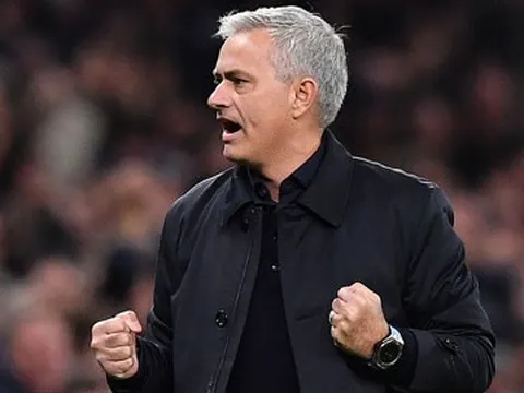 CĐV Tottenham: "Mang cậu ấy về và quẫy lên nào, Jose Mourinho!"