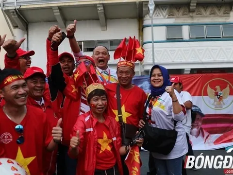 CĐV Việt Nam phủ đỏ các tuyến đường, tiếp sức cùng U22 Việt Nam săn vàng SEA Games