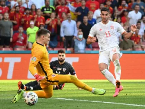 Chấm điểm Tây Ban Nha trước Croatia: Xuất hiện điểm 9