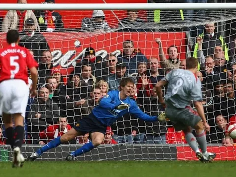 'Châm ngòi' derby nước Anh, huyền thoại Liverpool 'xát muối' Man Utd