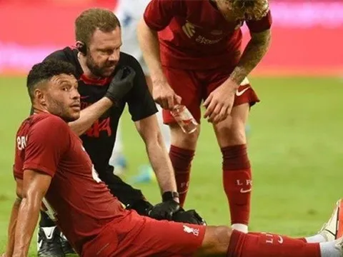 Chamberlain dính chấn thương, Liverpool lên kế hoạch chiêu mộ “vua sút phạt” thay thế